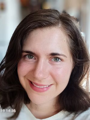 Rose, 28