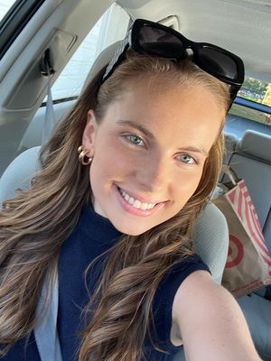 Colette, 23