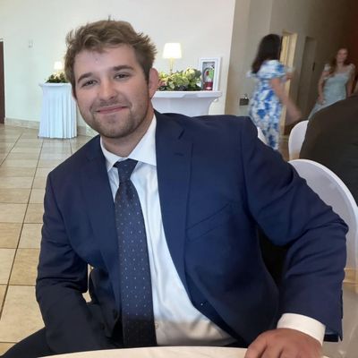 Zac, 28