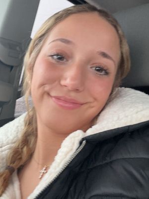 Ava, 19