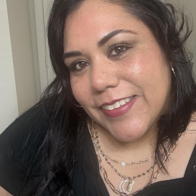 Alejandra, 46