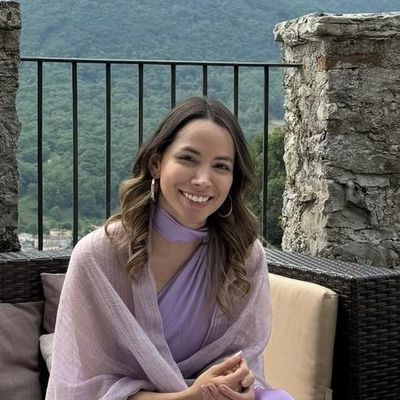 Daniela, 30