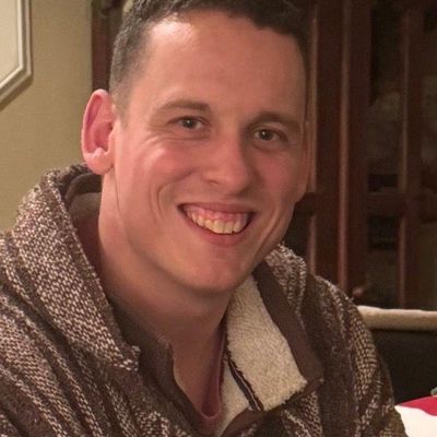 Alex, 28