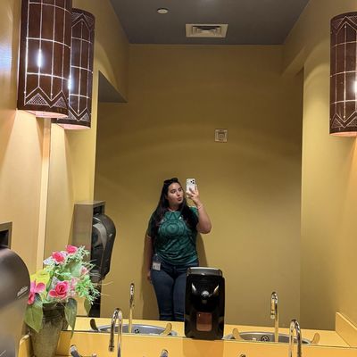 Alejandra, 23