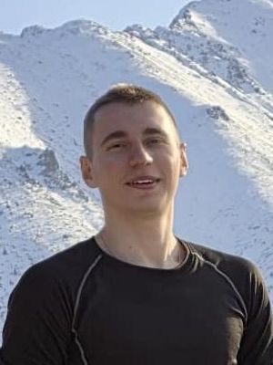 Roman, 27
