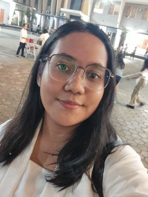 Maria, 24