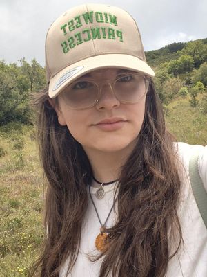 Rebecca, 21