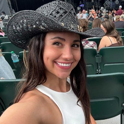 Sarah, 26