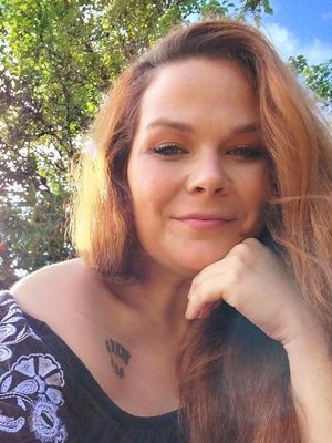 Jen, 43