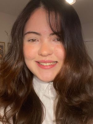 Thamires, 24