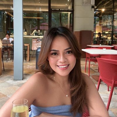 Mia, 38