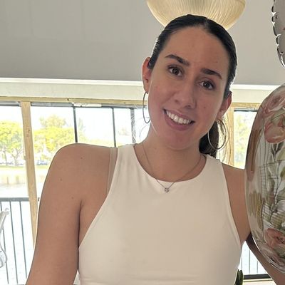 Alyna, 25