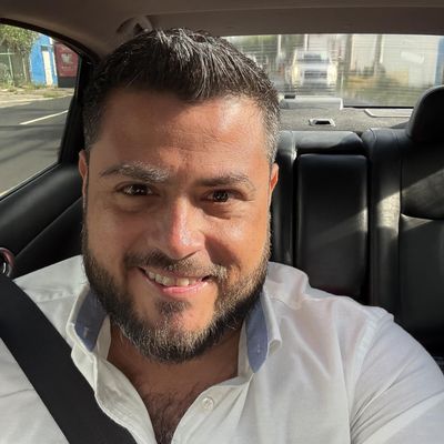 Carlos, 41