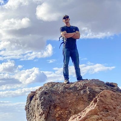 Zach, 24