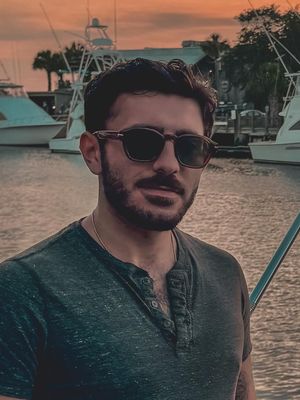 Johnny, 23