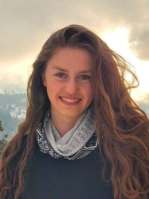 Zoe, 22