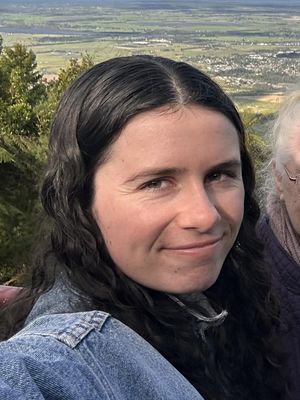 Elizabeth, 24