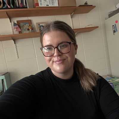 Ashley, 28