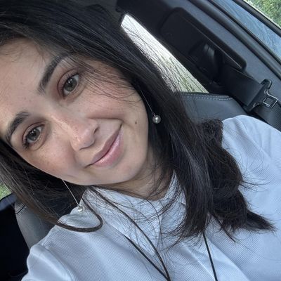 Bettsy, 33