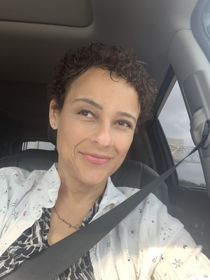 Lora, 53