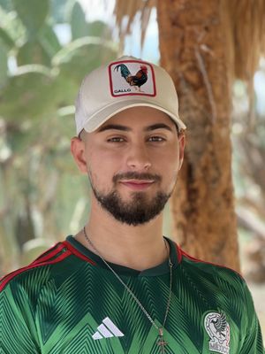 Octavio, 22
