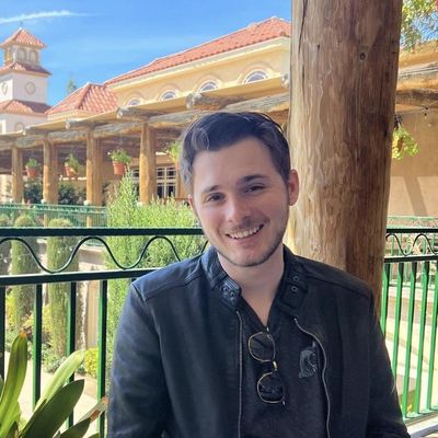 Carlos, 27