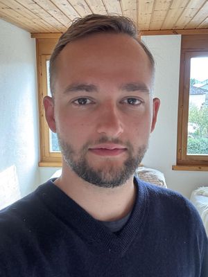 Nicolas, 27