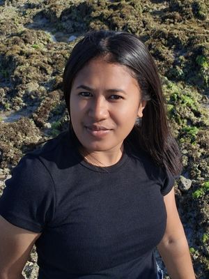 Nona, 24