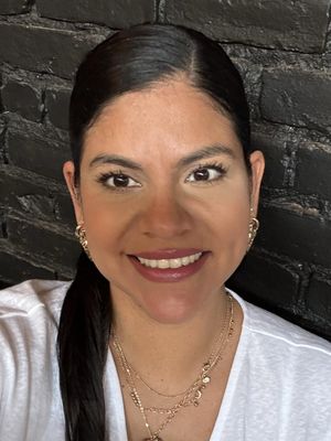 Lisette, 37