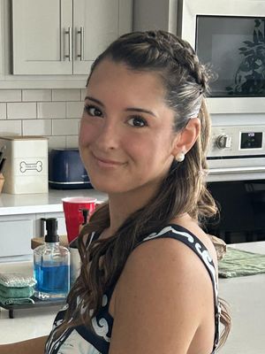 Caroline, 23