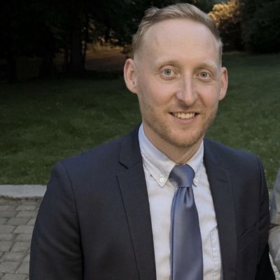 Zac, 39