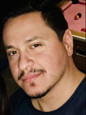 Carlos, 42