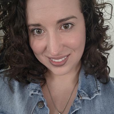 Celina, 33
