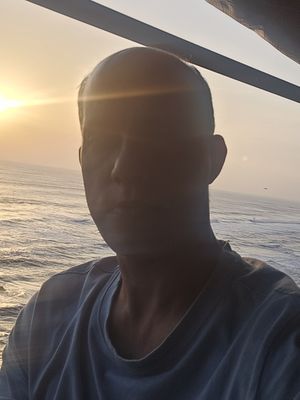 Robi, 52