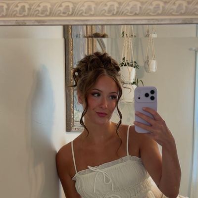 Deanna, 25