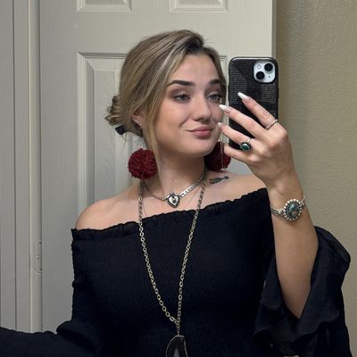 Alaina, 22