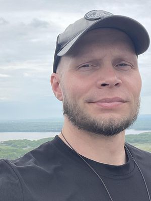 Bruce, 33