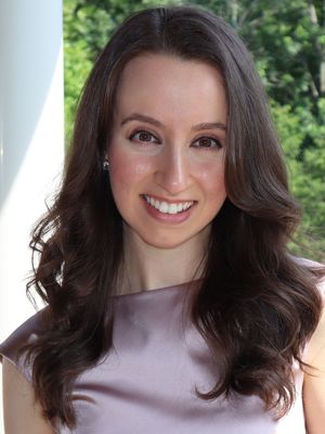Alexandra, 27