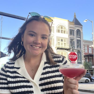 Ashlyn, 23