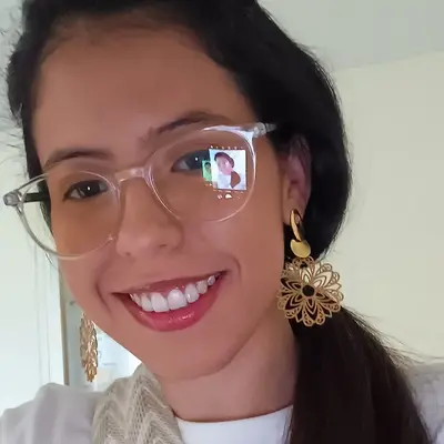 Laura, 30