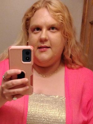 Eva, 33