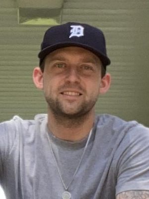 Thomas, 33