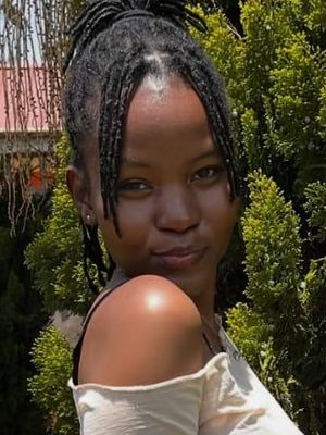 Maggie, 22