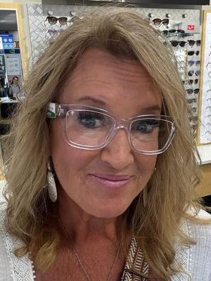 Nicole, 47