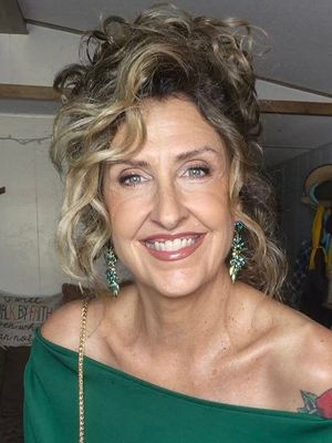 Nicole, 58