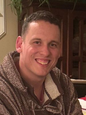 Alex, 28