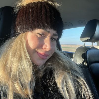 Annamaria, 38