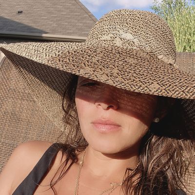 Dominique, 41