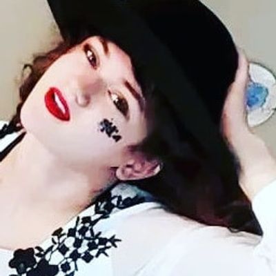 Christina, 23