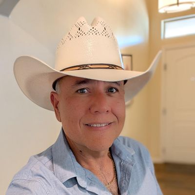 Javier, 50